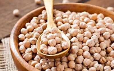 Zielona sałatka z&nbsp;ciecierzycą