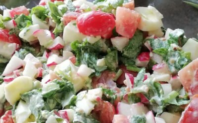 Sałatka z&nbsp;liśćmi z&nbsp;rzodkiewki