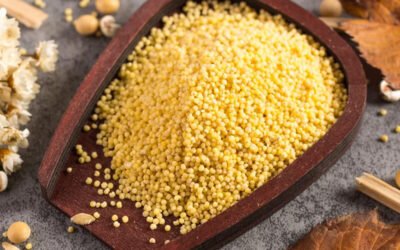 Warstwowy deser z kaszy jaglanej