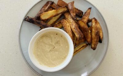 Chrupiące frytki z&nbsp;dipem jogurtowo musztardowym