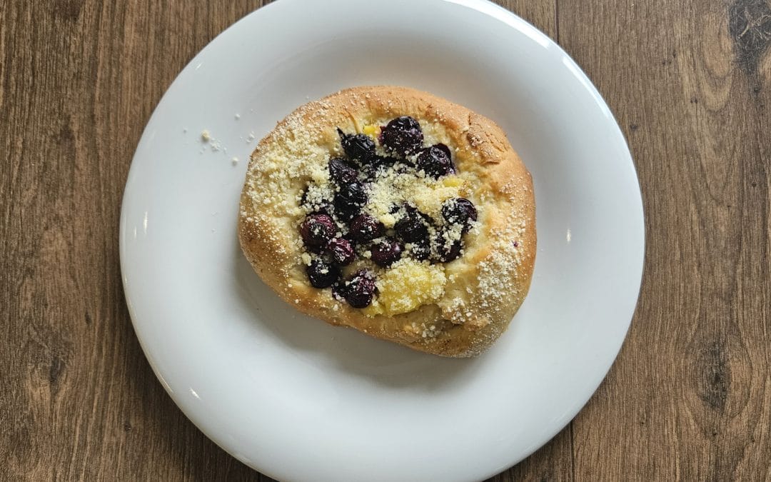 Drożdzówki z&nbsp;borówkami