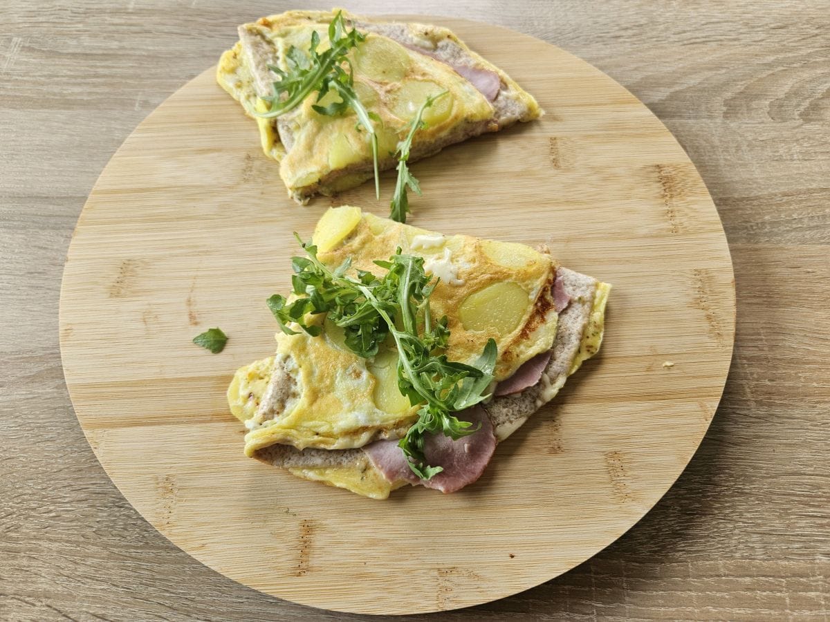 Jajeczna tortilla z ziemniakami i mozzarellą